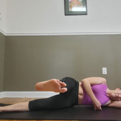 Pilates sidelying leg circle kick forward